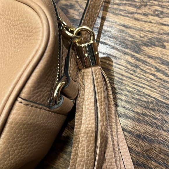 Pebbled Calfskin Small Soho Disco Bag Camelia - Picture 5 of 5